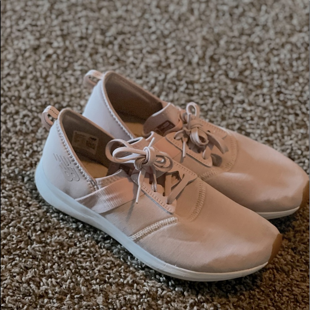 New Balance tennis shoes